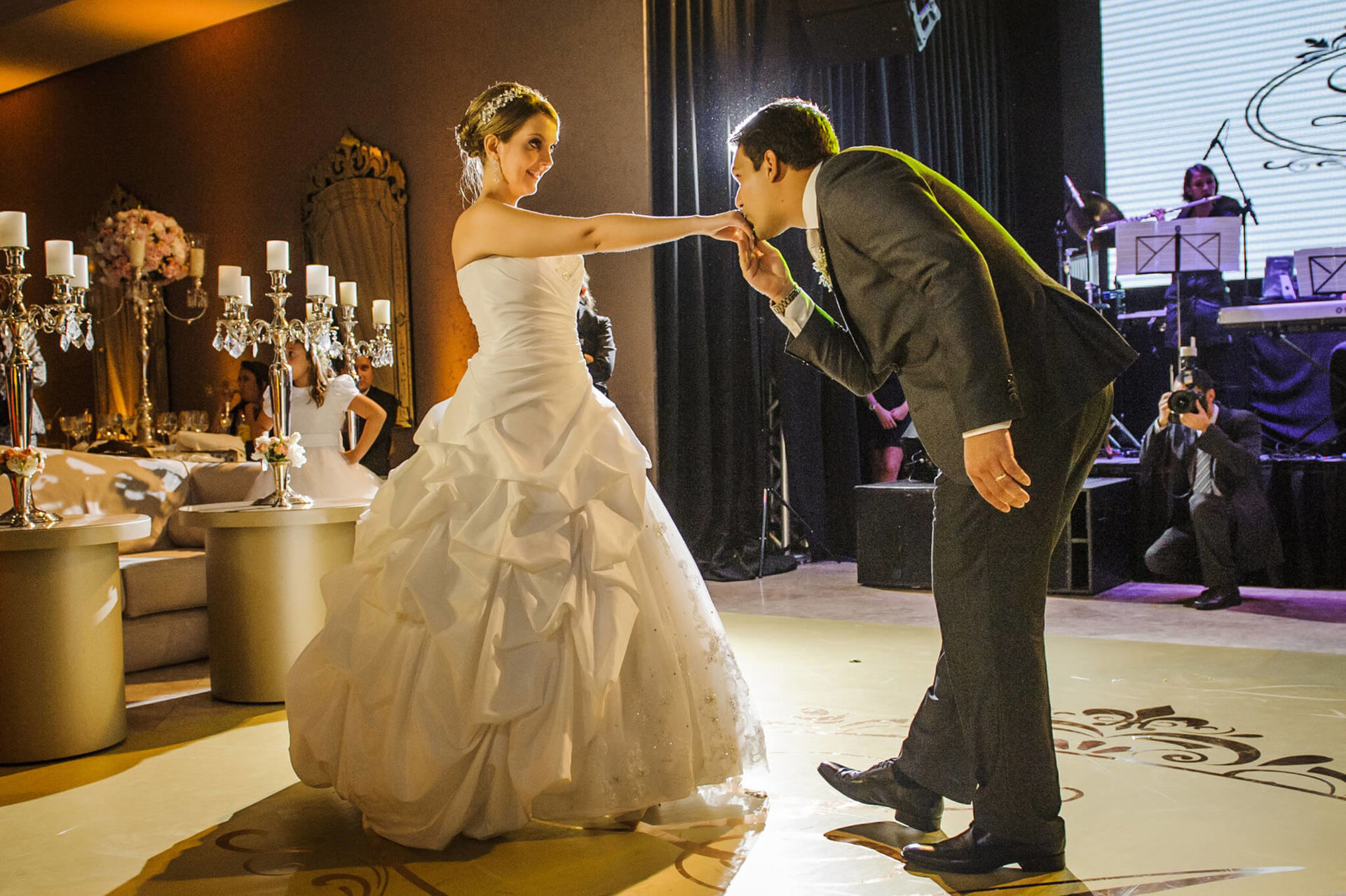 Foto Fotografia de casamento no Castelo de Batel em Curitiba, Luana e Maciel Foto Fotografia de casamento no Castelo de Batel em Curitiba, Luana e Maciel - Imagem 12